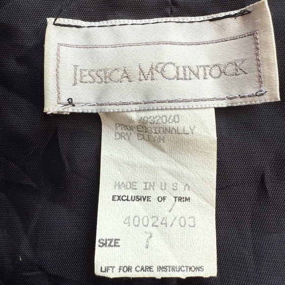 EUC Vintage Jessica McClintock Child Black Velvet Jacket With Gold Lace Size 7 - Picture 4 of 8